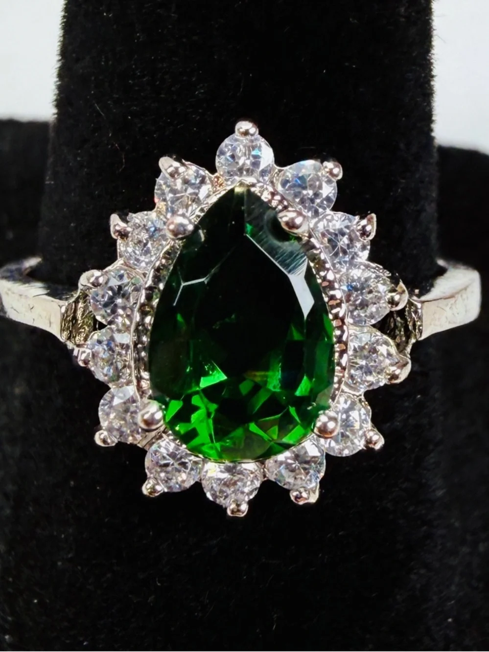 Pretty Silvertone green cz holiday bling size 8 ring